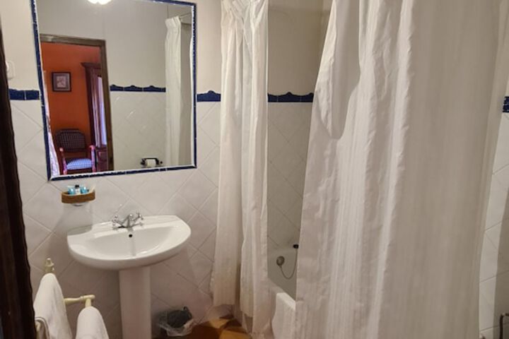 Room 42 of 80