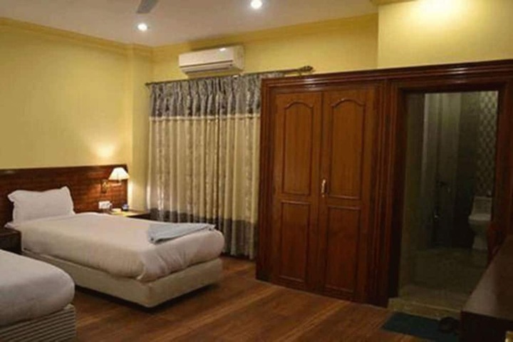 Room 9 of 14