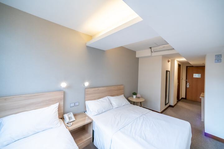 Room 7 of 28