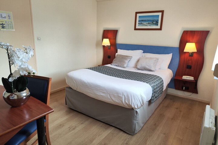 Room 10 of 29