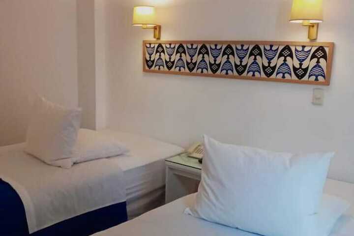 Room 9 of 38
