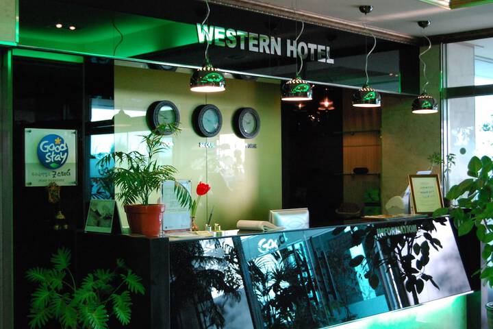 Check-in/check-out kiosk