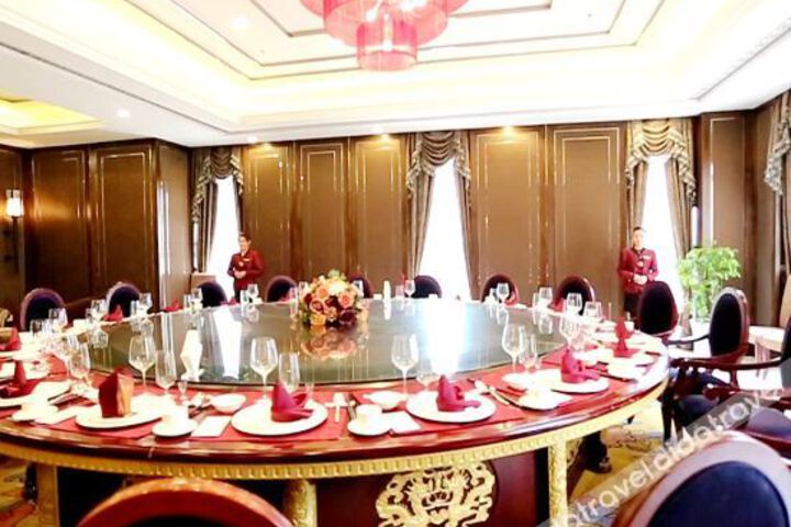 Room 3 of 28