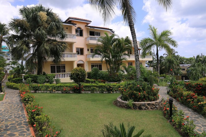 Hotel Exterior 62 of 67