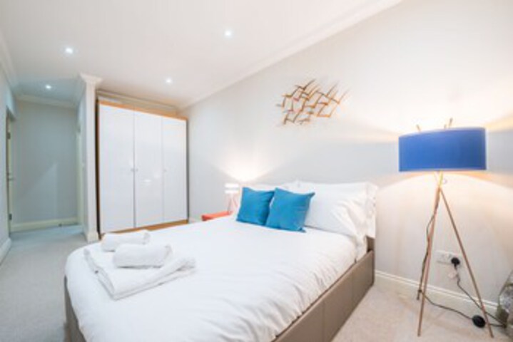 Room 10 of 20