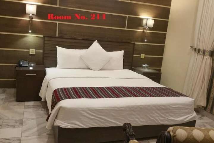 Room 7 of 18