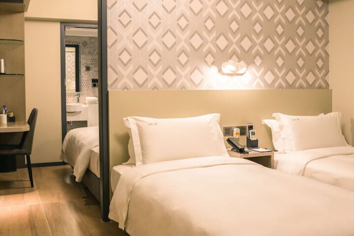 Room 17 of 24