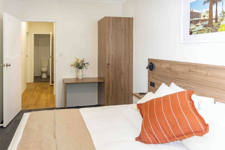 Room 3 of 40