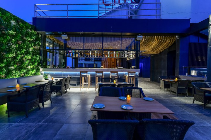 Lounge 21 of 31