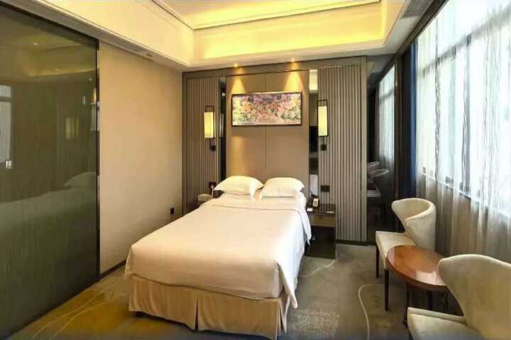 Room 28 of 51