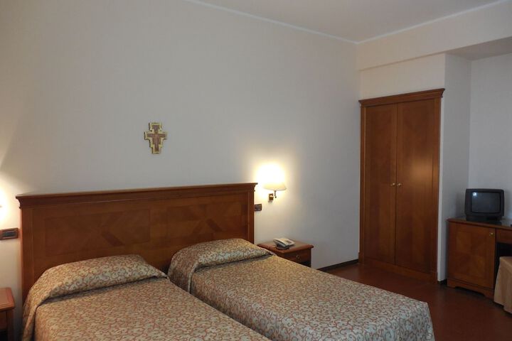 Room 10 of 32