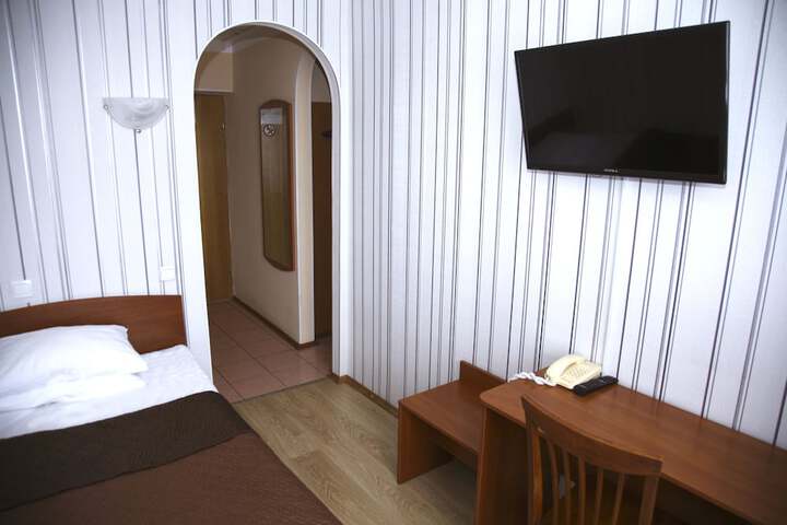 Room 12 of 84
