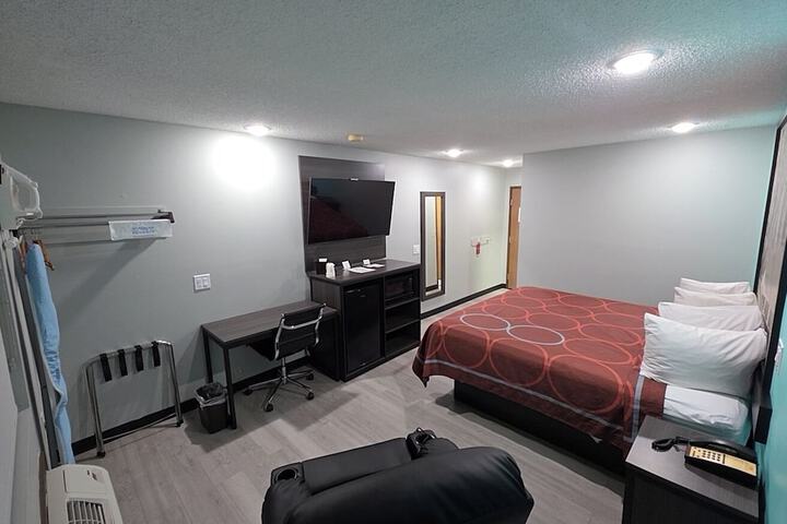 Room 5 of 25