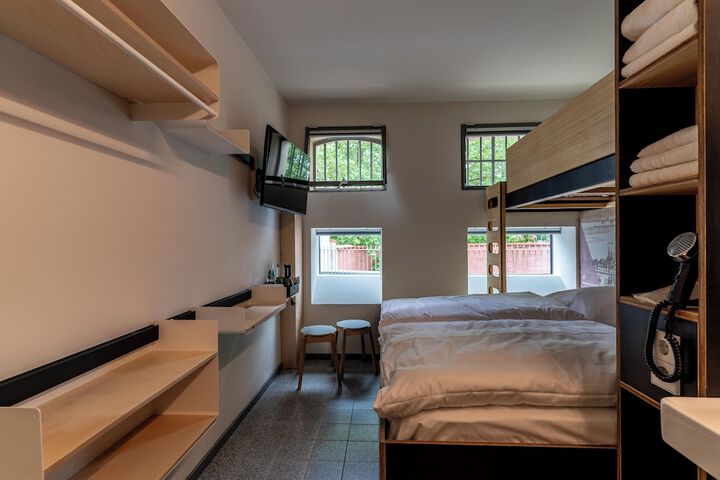 Room 22 of 93