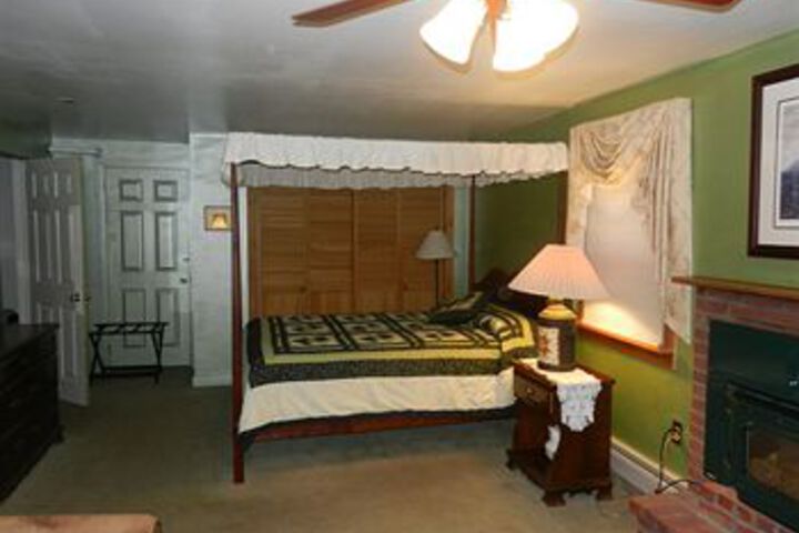 Room 13 of 26
