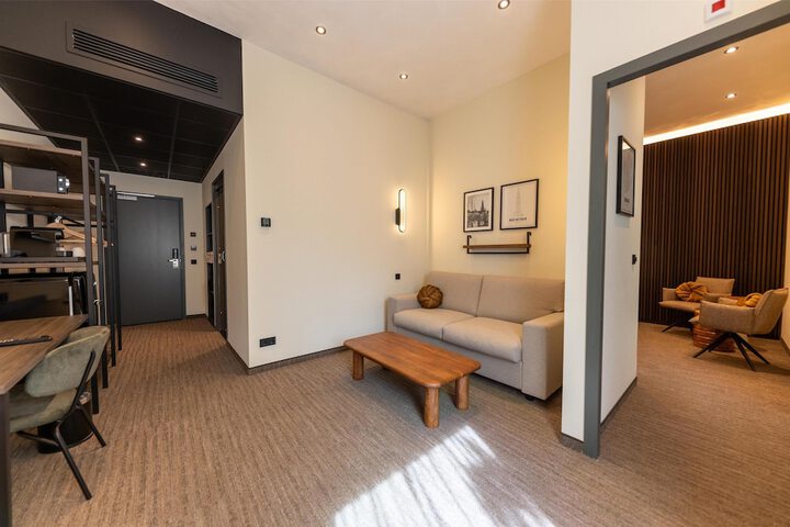 Room 65 of 132