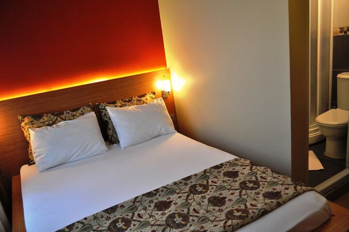 Room 27 of 112