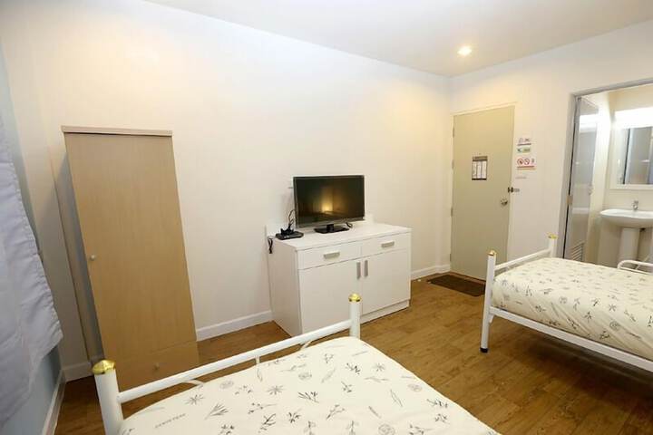 Room 8 of 43