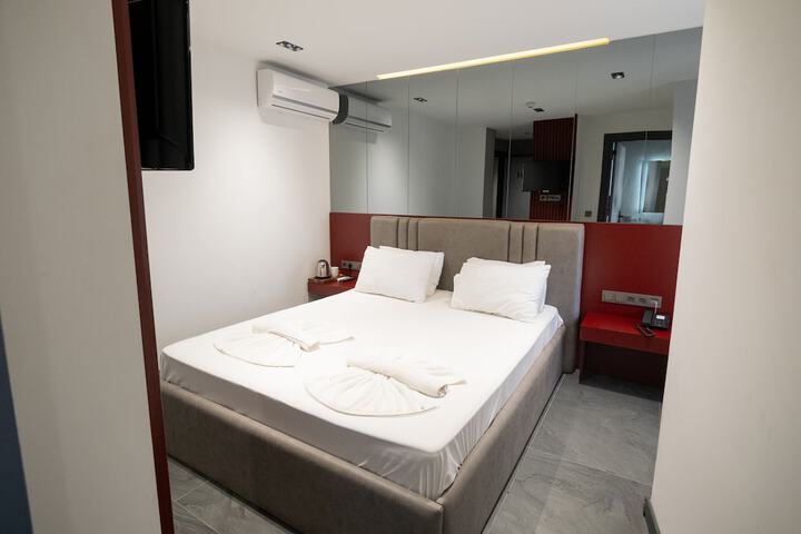 Room 5 of 49