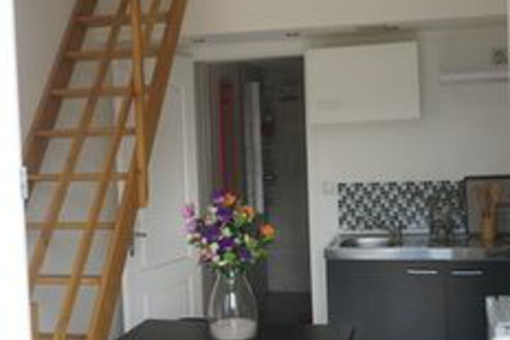 Room 32 of 49