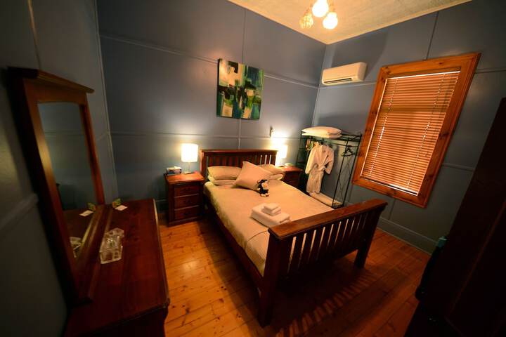 Room 4 of 36