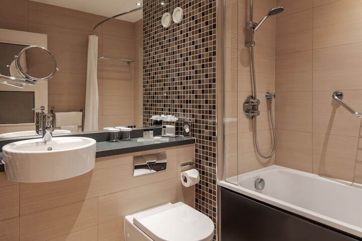 Room 12 of 42