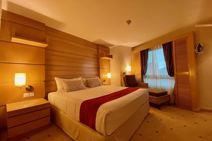 Room 3 of 20