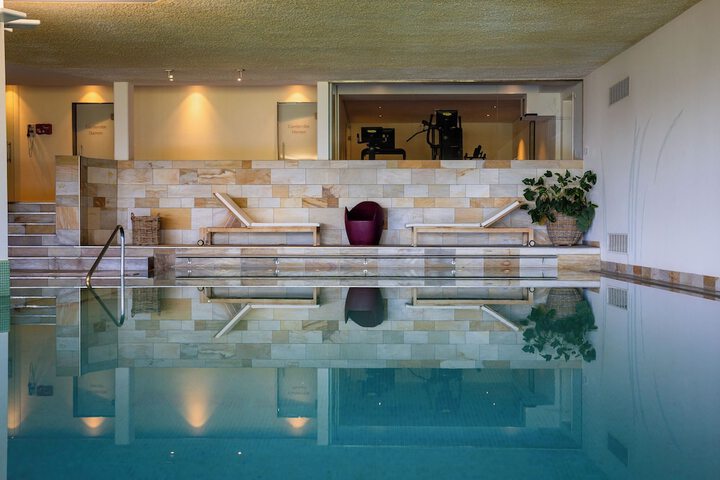 Pool 44 of 98