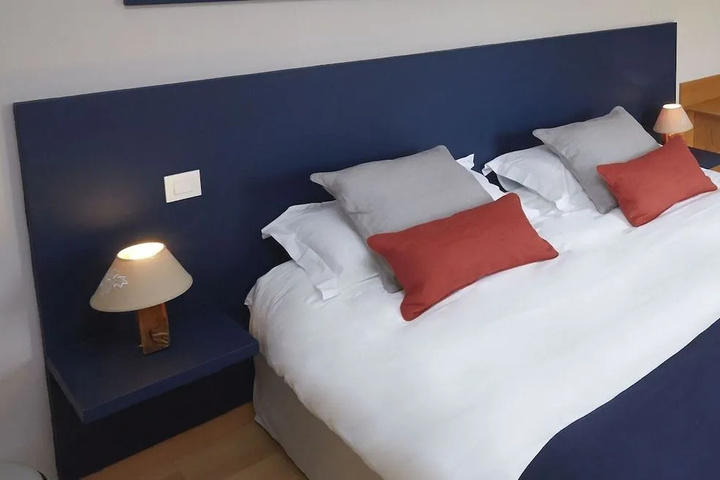 Room 3 of 18