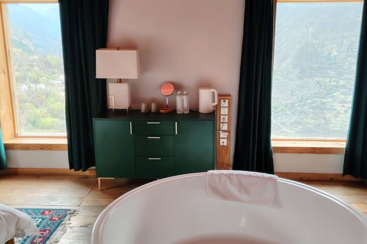 Room 13 of 86