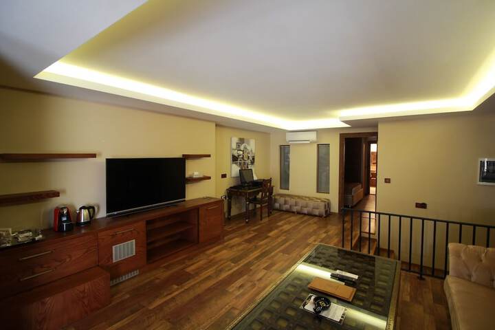 Room 32 of 177