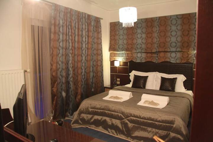 Room 5 of 33