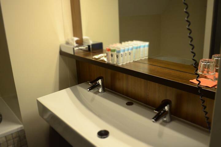 Room 15 of 27