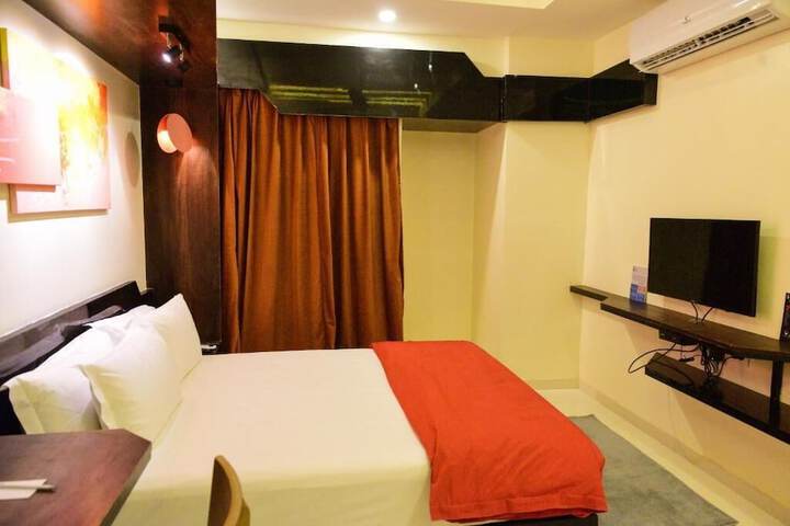 Room 8 of 44