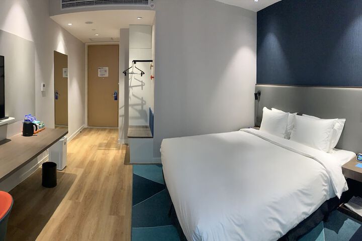 Room 13 of 68