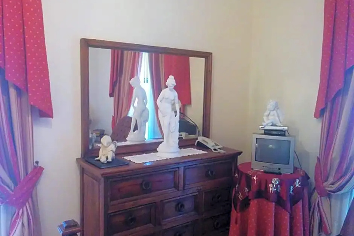 Room 3 of 15