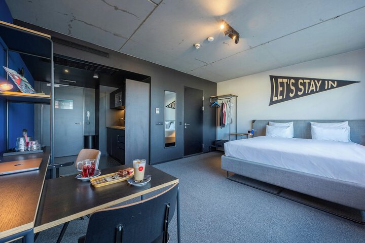Room 53 of 146