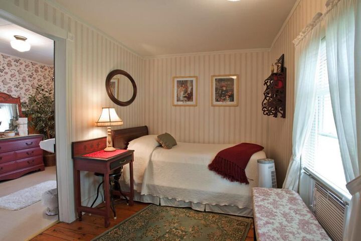 Room 8 of 13