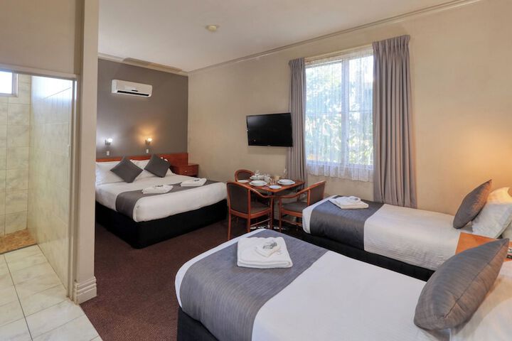 Room 4 of 37