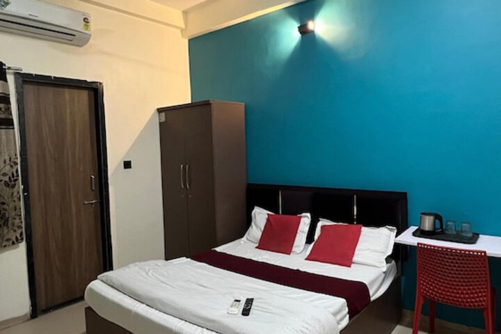 Room 4 of 11