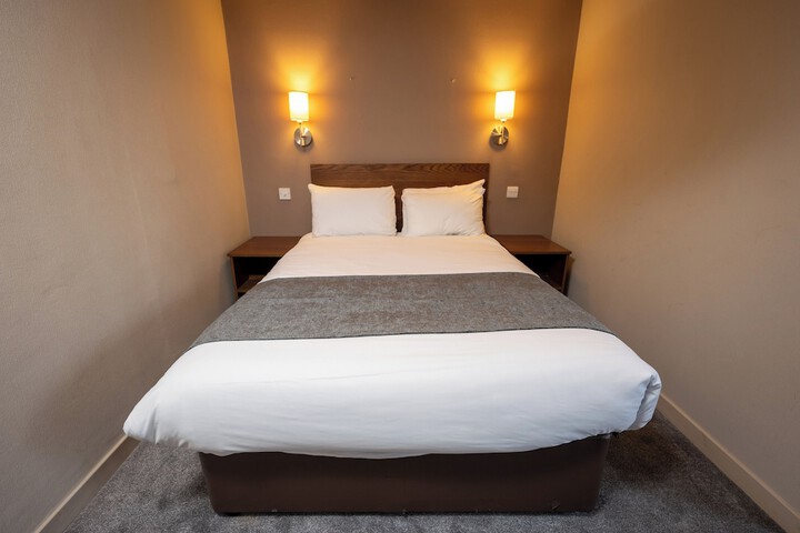 Room 10 of 25