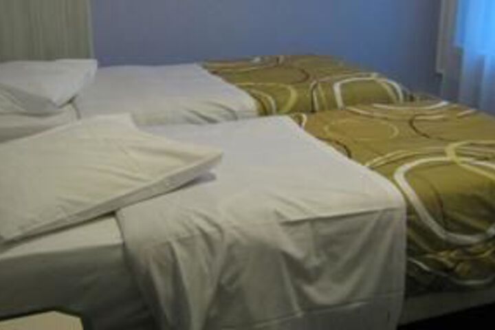 Room 6 of 28