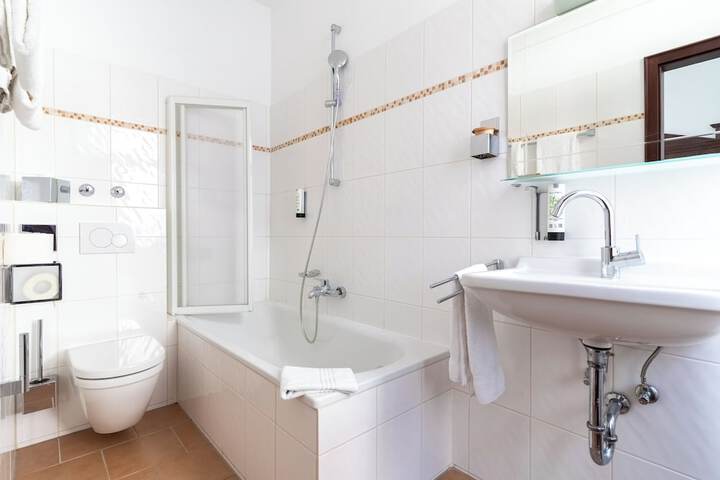 Room 10 of 25