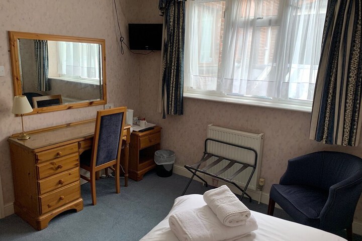 Room 3 of 27
