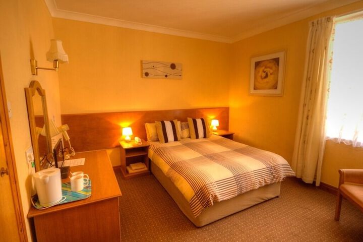 Room 2 of 7