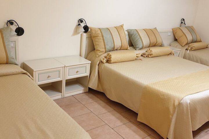Room 5 of 28
