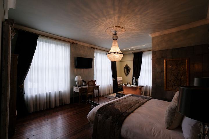 Room 16 of 57