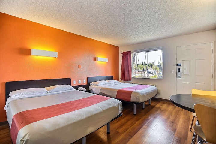 Executive 2 Queen Beds (6 of 6)
