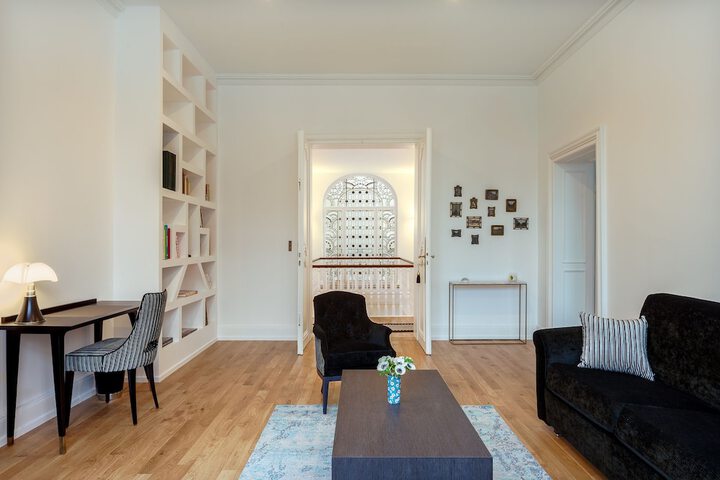 Room 4 of 33