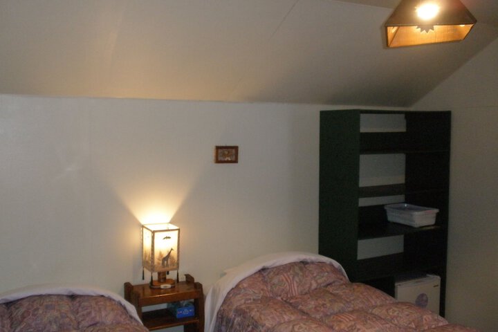Room 6 of 128